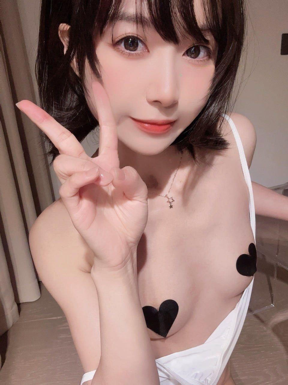 三点粉会喷水乳摇