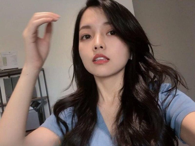 鹰潭楼凤璐璐