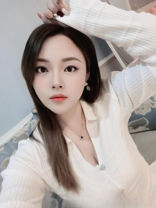 大胸气质小美女