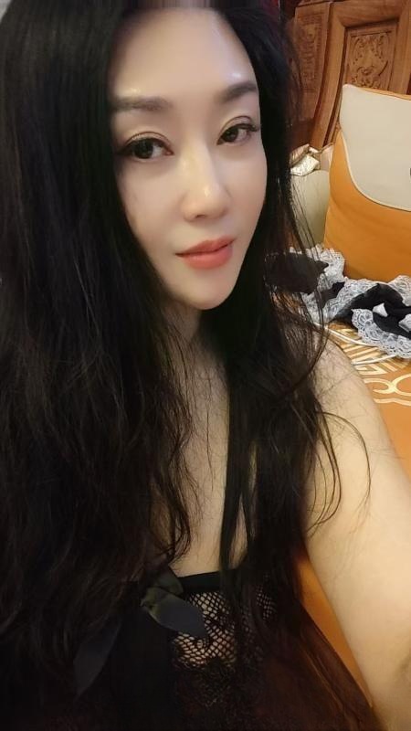 潮喷毒龙骚货小青