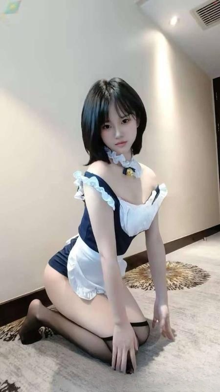 短发多汁翘臀小萝莉