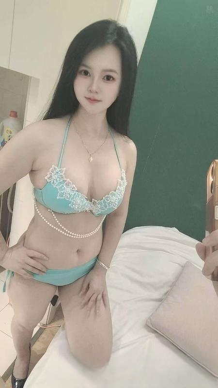 大尺度粉嫩骚逼会艳舞