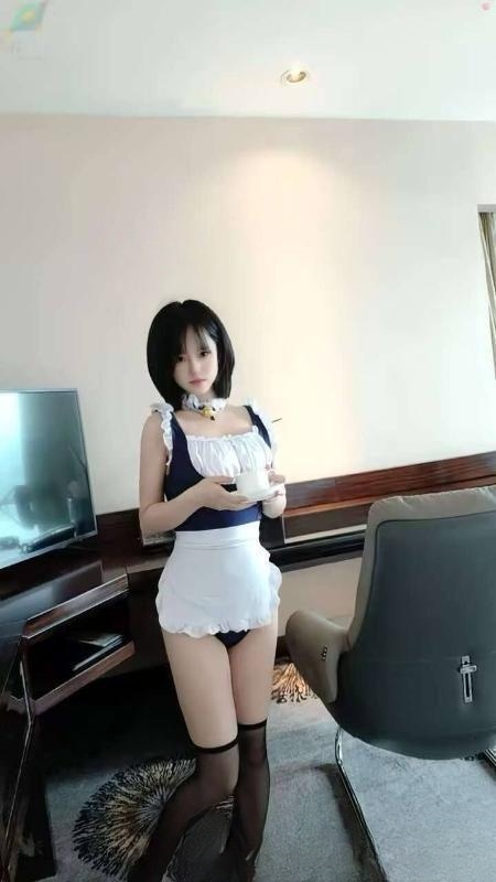 短发多汁翘臀小萝莉